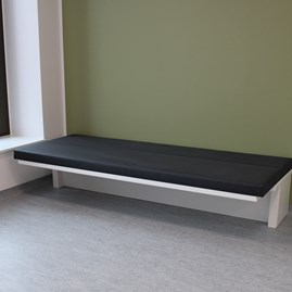 EasyBed (Esbjerg) er en pårørende seng, der ikke fylder meget på patientstuen.