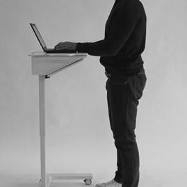 Function Table er et højdejusterbart rullebord.