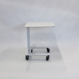 Rullebordet kan køres ned i siddehøjde.