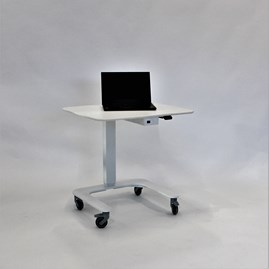 Størrelsen på bordpladen giver også mulighed for plads til tastatur eller arbejdsdokumenter.
