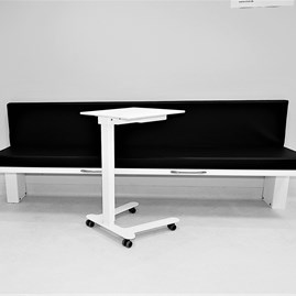 Rullebordet kan benyttes af pårørende sammen med vores EasyBed.