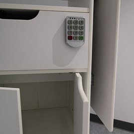 Patientbordet kan leveres med lås.